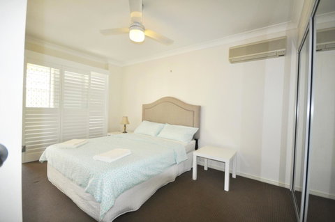 Ocean Wave - Australian Directory 12