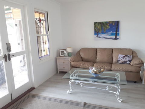 Retro Beach Flat - Australian Directory 13
