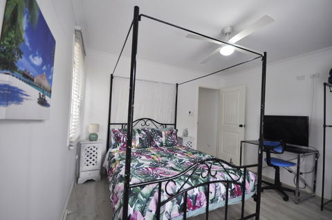 Retro Beach Flat - Australian Directory 7