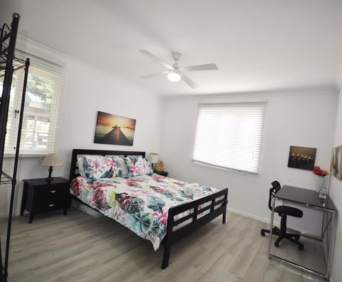 Retro Beach Flat - Australian Directory 5