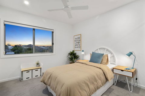 Luxury Canal Front Holiday House - Australian Directory 3