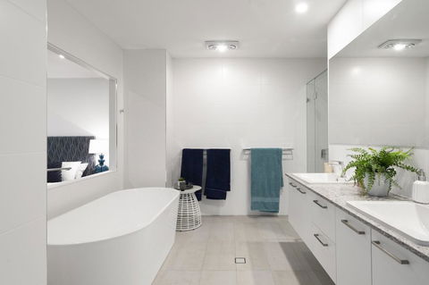 Luxury Canal Front Holiday House - Australian Directory 15