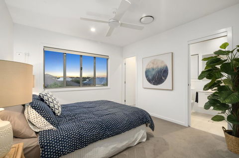 Luxury Canal Front Holiday House - Australian Directory 13