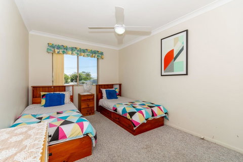 Enjoy The Sea Breezes From The Balcony - Boyd St, Woorim - Australian Directory 5