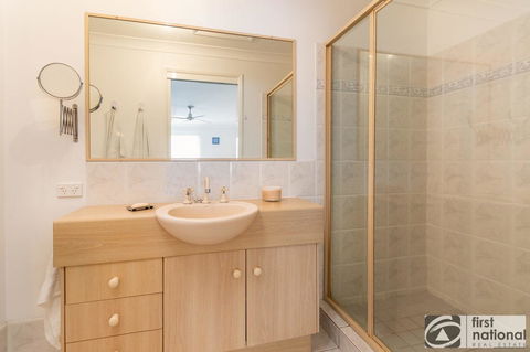 Immaculate Spacious Second Floor Unit Overlooking Pristine Parklands - Australian Directory 13