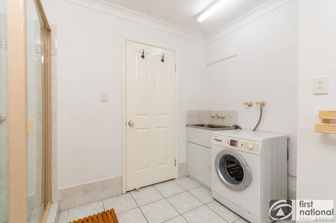 Immaculate Spacious Second Floor Unit Overlooking Pristine Parklands - Australian Directory 5