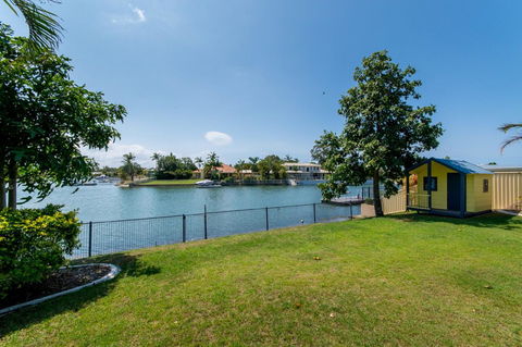 Lowset Home On The Canal - Dolphin Dr, Bongaree - Australian Directory 10