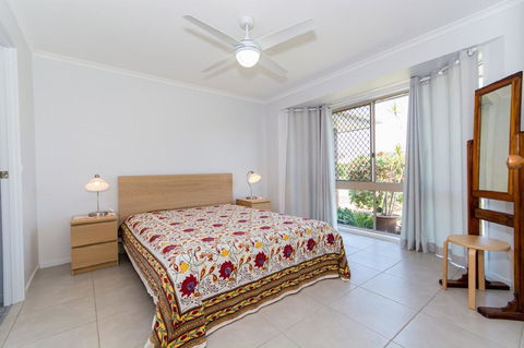 Lowset Home On The Canal - Dolphin Dr, Bongaree - Australian Directory 9