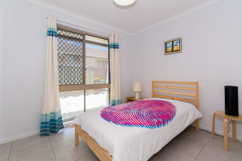 Lowset Home On The Canal - Dolphin Dr, Bongaree - Australian Directory 17