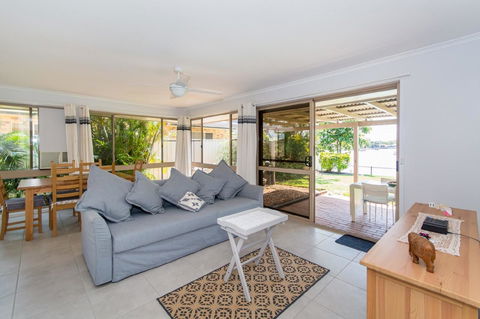 Lowset Home On The Canal - Dolphin Dr, Bongaree - Australian Directory 2