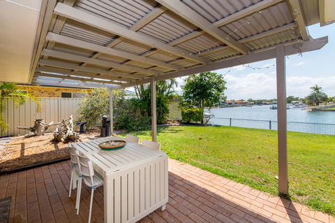 Lowset Home On The Canal - Dolphin Dr, Bongaree - Australian Directory 0