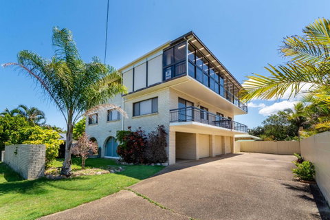 Spacious Unit Overlooking Moreton Bay - Boyd St, Woorim - Australian Directory 6