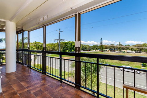 Spacious Unit Overlooking Moreton Bay - Boyd St, Woorim - Australian Directory 9