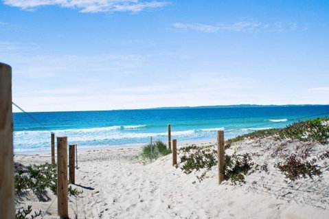 Spacious Unit Overlooking Moreton Bay - Boyd St, Woorim - Australian Directory 1