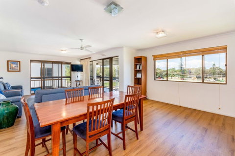 Spacious Unit Overlooking Moreton Bay - Boyd St, Woorim - Australian Directory 7