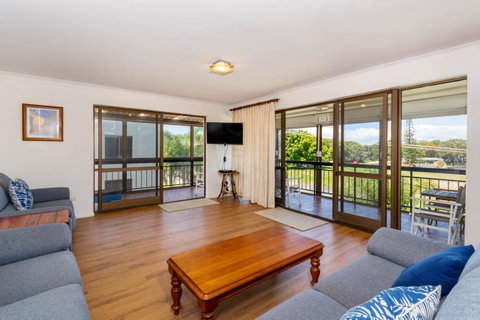 Spacious Unit Overlooking Moreton Bay - Boyd St, Woorim - Australian Directory 11