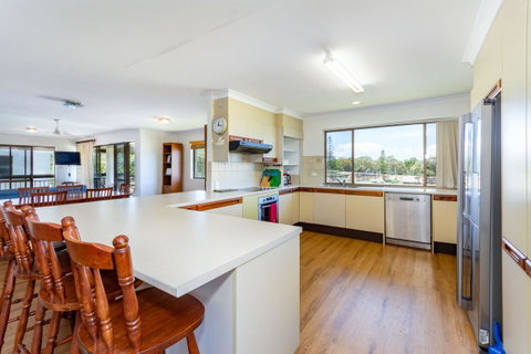 Spacious Unit Overlooking Moreton Bay - Boyd St, Woorim - Australian Directory 8