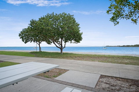 Waterviews,Pool, Wifi Its All Here !- Welsby Pde, Bongaree - Australian Directory 20
