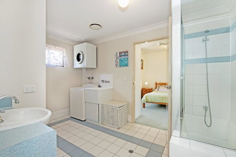 Quiet Location Across From Waterfront - South Esp, Bongaree - Australian Directory 15