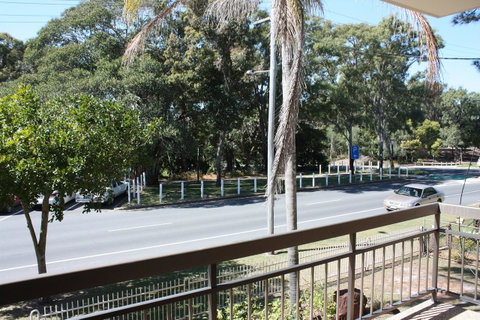 Close To Surf Beach, Surf Club, Hotel And Shops - Boyd St, Woorim - Australian Directory 5
