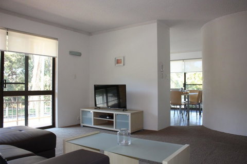 Close To Surf Beach, Surf Club, Hotel And Shops - Boyd St, Woorim - Australian Directory 0