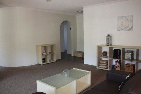 Close To Surf Beach, Surf Club, Hotel And Shops - Boyd St, Woorim - Australian Directory 3