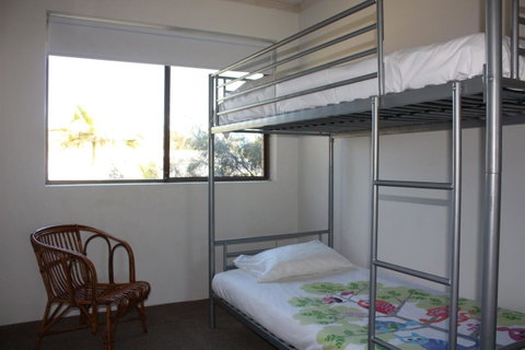 Close To Surf Beach, Surf Club, Hotel And Shops - Boyd St, Woorim - Australian Directory 2