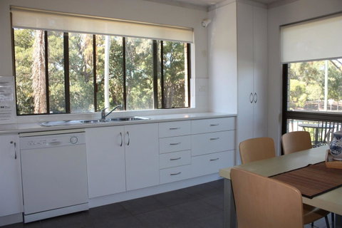 Close To Surf Beach, Surf Club, Hotel And Shops - Boyd St, Woorim - Australian Directory 4