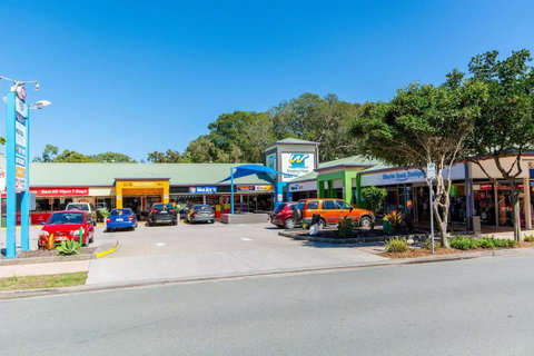 Close To Surf Beach, Surf Club, Hotel And Shops - Boyd St, Woorim - Australian Directory 17