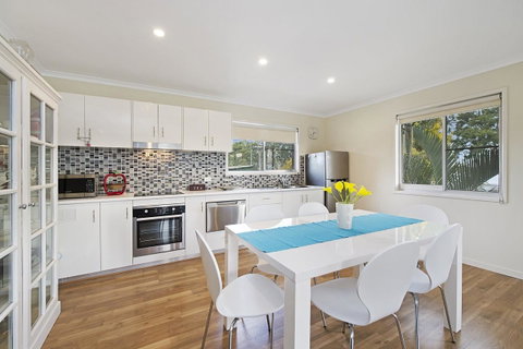 Fishing And Swimming At Your Doorstep - Sylvan Beach Esp, Bellara - Australian Directory 15