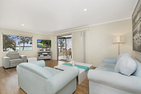Fishing And Swimming At Your Doorstep - Sylvan Beach Esp, Bellara - Australian Directory 17