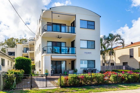 Waterfront Views From Private Rooftop Balcony - Bayview South Esp, Bongaree - Australian Directory 0