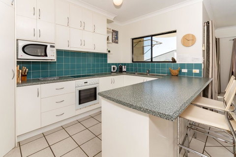 Waterfront Views From Private Rooftop Balcony - Bayview South Esp, Bongaree - Australian Directory 8