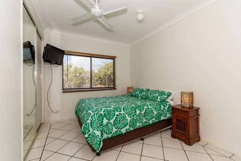 Waterfront Views From Private Rooftop Balcony - Bayview South Esp, Bongaree - Australian Directory 11