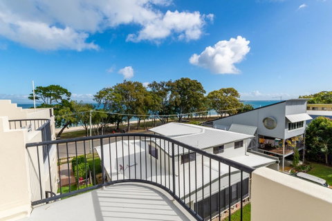 Waterfront Views From Private Rooftop Balcony - Bayview South Esp, Bongaree - Australian Directory 6