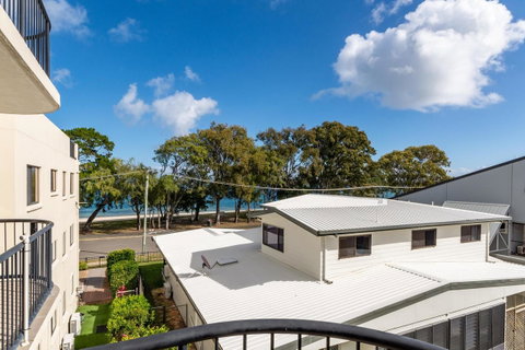 Waterfront Views From Private Rooftop Balcony - Bayview South Esp, Bongaree - Australian Directory 16