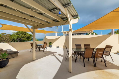Waterfront Views From Private Rooftop Balcony - Bayview South Esp, Bongaree - Australian Directory 18