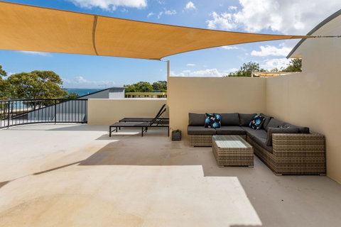 Waterfront Views From Private Rooftop Balcony - Bayview South Esp, Bongaree - Australian Directory 13
