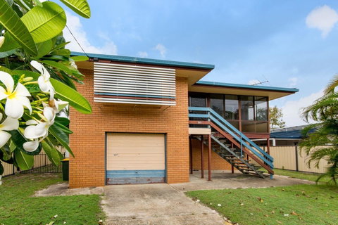 Short Stroll To Surf Beach - North Street, Woorim - Australian Directory 0