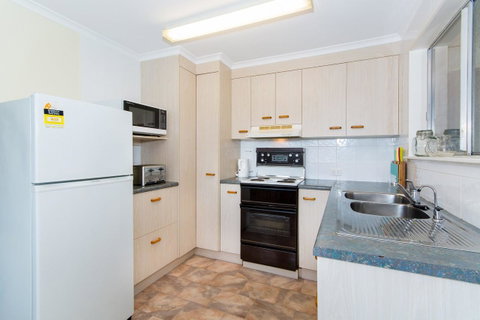 Short Stroll To Surf Beach - North Street, Woorim - Australian Directory 3
