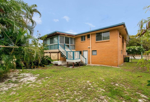 Short Stroll To Surf Beach - North Street, Woorim - Australian Directory 16
