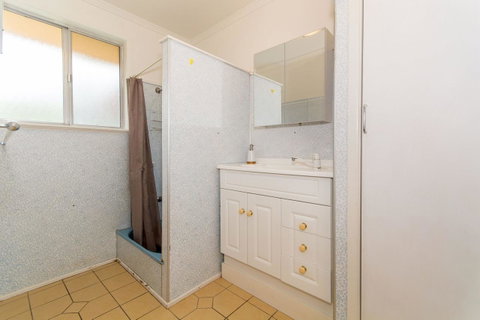 Short Stroll To Surf Beach - North Street, Woorim - Australian Directory 5
