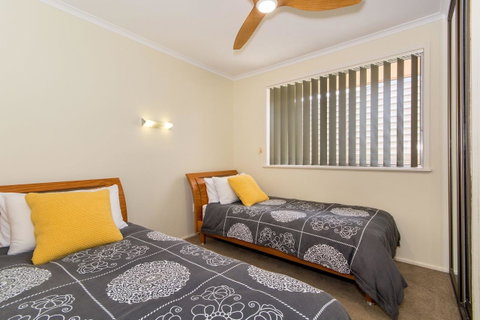 Short Stroll To Surf Beach - North Street, Woorim - Australian Directory 13