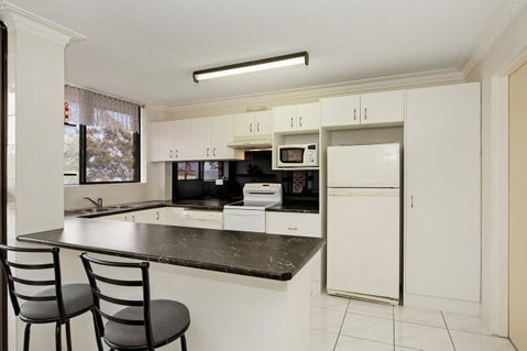 Huge Top Floor Unit Across The Road....Waterfront!! - Australian Directory 7