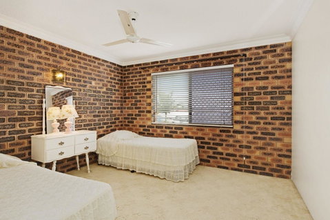 Huge Top Floor Unit Across The Road....Waterfront!! - Australian Directory 10