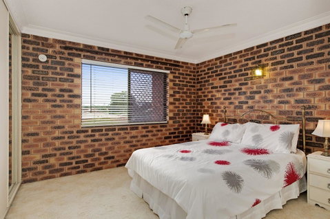 Huge Top Floor Unit Across The Road....Waterfront!! - Australian Directory 13