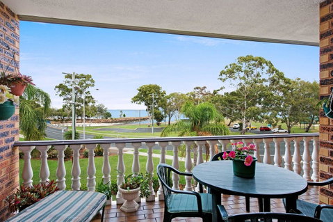 Huge Top Floor Unit Across The Road....Waterfront!! - Australian Directory 0