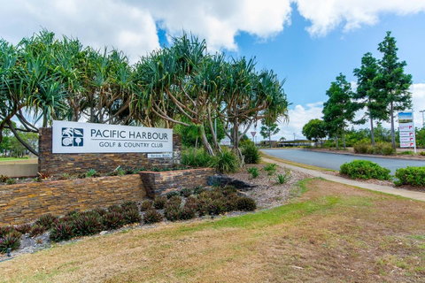 Huge Top Floor Unit Across The Road....Waterfront!! - Australian Directory 17
