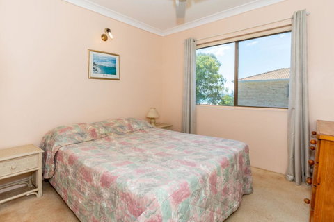 Water Views - Top Floor -Clearview Apartments South Esp, Bongaree - Australian Directory 3