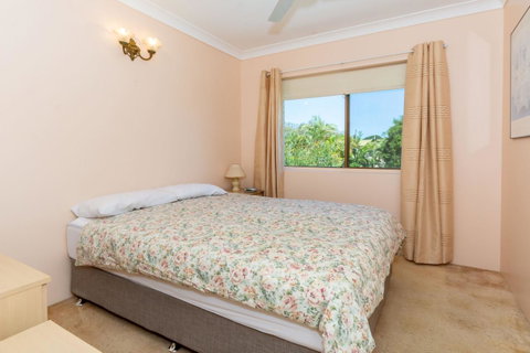 Water Views - Top Floor -Clearview Apartments South Esp, Bongaree - Australian Directory 5